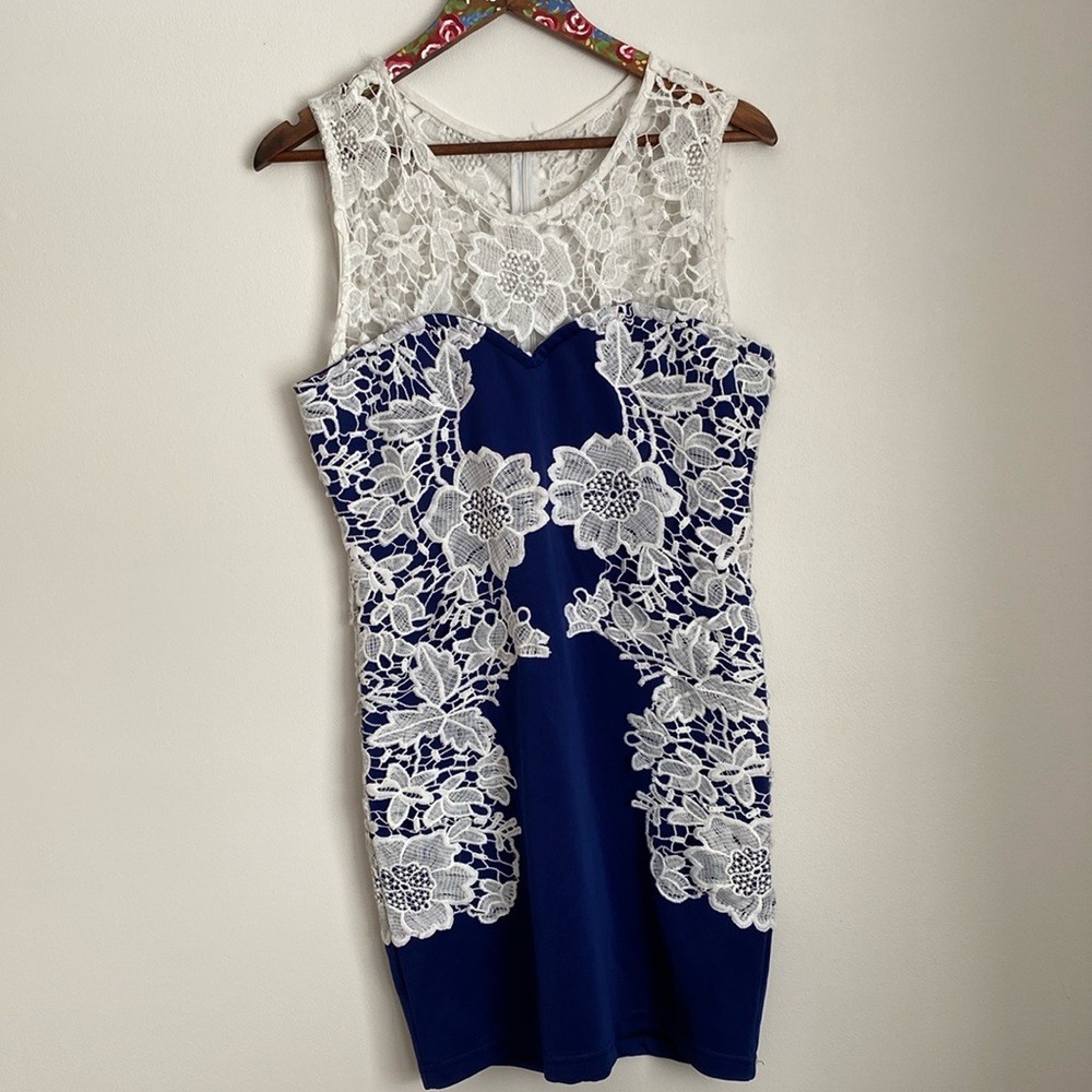 Venus sleeveless Blue and white lace midi dress stretchy.